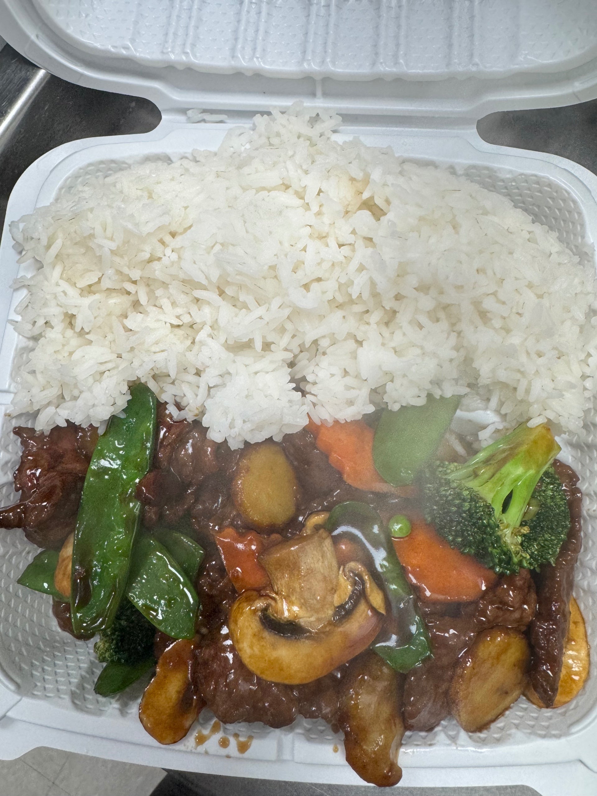 LUNCH: Beef with Vegetable 杂菜牛柳午餐| Yummy Panda